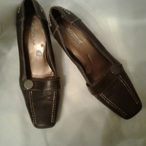 Aerosols Women shoes,8.5 brown leather.